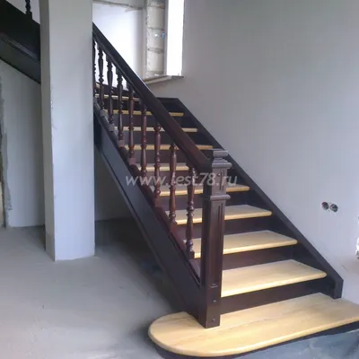 Готовая лестница ДЛС-022 из ясеня на второй этаж купить