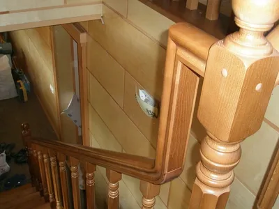 Лестница из ясеня со стеклянным ограждением ЛС-1206 - купить в Москве, цена  от 554000 руб.