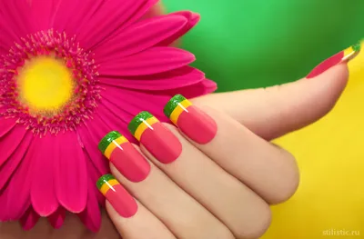 Летний дизайн ногтей 2024-2025, яркий летний маникюр с цветами, бабочками,  узорами, градиентом
