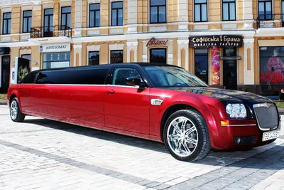 Аренда недорогого лимузина Chrysler 300C в Перми: лимузин на свадьбу цена  от 2500 рублей в час | REQCAR.COM