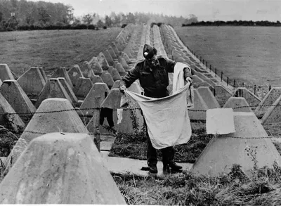Рейхсканцлер Германии А. Гитлер во время инспектирования фортификационных  сооружений «линии Зигфрида». Западная Германия. 16 мая 1939 г. | 1939 год.  От «умиротворения» к войне.