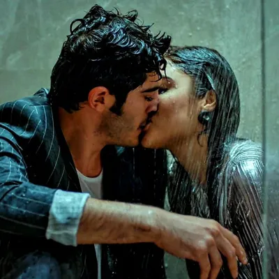 Горячая пошла: 5 ну очень жарких поцелуев в душе из турецких сериалов 🔥 |  theGirl