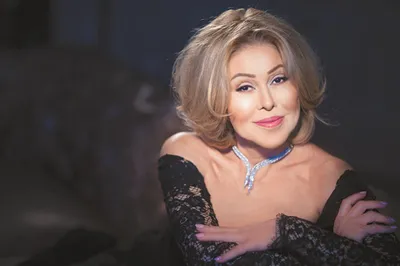 65-летняя певица Любовь Успенская показала фотосессию в откровенных  платьях: \"Бабушка уже, а все туда же\"
