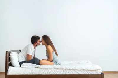 Создать мем \"любовь пара, обнимашки в кровати, в постели\" - Картинки -  Meme-arsenal.com