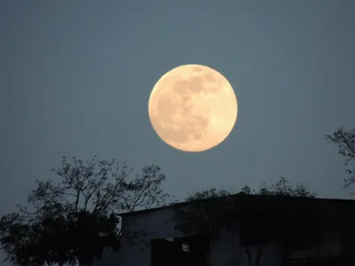 Луна на небе. стоковое изображение. изображение насчитывающей небо -  201646209