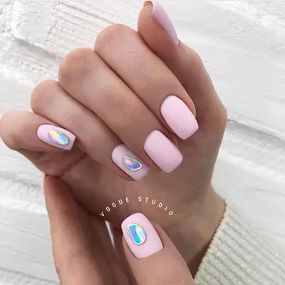 Маникюр на короткие ногти в студии маникюра Tiffany Nails