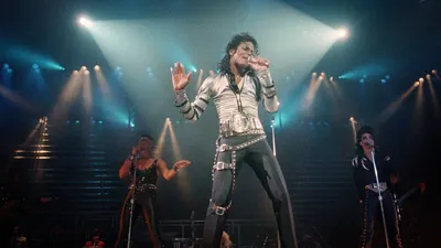 Майкл Джексон послушал запись и заплакал: 40 лет назад вышел Thriller -  самый продаваемый альбом мира - Российская газета