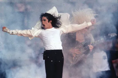 30 лет назад Лужники встретили Майкла Джексона дождем . Metro