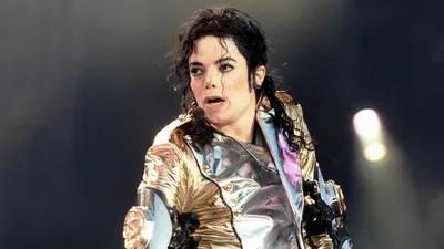 Как одевался и что носил Майкл Джексон — главные элементы стиля короля  поп-музыки.