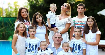 Мать героиня\": как выглядит и живет сейчас жена главы Владикавказа, которая  родила 10 детей | Все для женщин | Дзен
