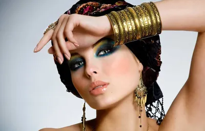Nura26 - Выполнить настоящий арабский макияж можно только при условии  понимания его ключевых особенностей. Этот вид мейк-апа прекрасно  подчёркивает достоинства кариеглазых женщин. 🔥 Образ восточной девушки,  согласно общепринятым канонам красоты ...