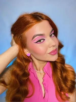 От фуксии до клубничного: макияж в стиле Барби снова в моде