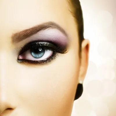 Идеи макияжа для брюнеток с голубыми глазами - letu.ru