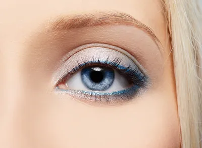 Макияж для голубых глаз: примеры и пошаговые фото