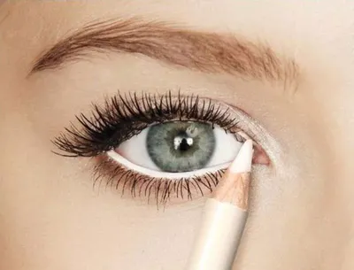 7 секретов макияжа для глаз необычной формы. Их используют даже звезды /  AdMe