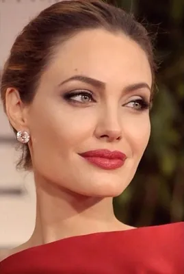 Анджелина Джоли на самом деле игнорирует мужчин: актриса сосредоточена на  своих детях | Stunning makeup, Celebrity makeup, Hair beauty