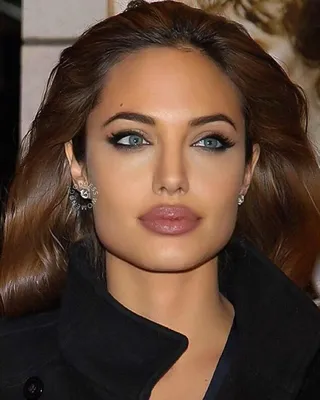 Макияж и укладка - Итак! Если вы скажете что это Анджелина Джоли,я с вами  не буду спорить 🤩 Красота-модель @_alekseevadi_ #makeupbylerakazan |  Facebook