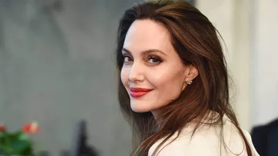 Пин от пользователя Donna Coutchavlis на доске Angelina Jolie | Анджелина  джоли, Макияж, Брови