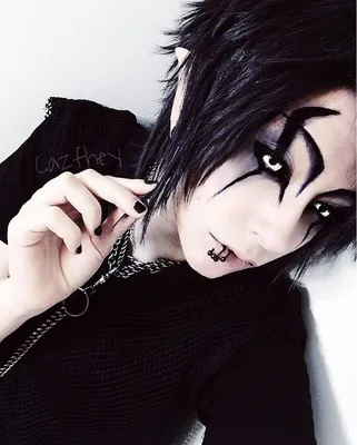 Love the makeup and piercings | Emo scene hair, Girl hair colors, Scene hair