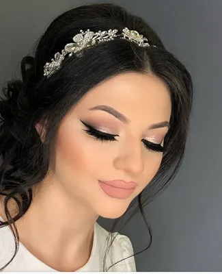 Женский макияж в технике стробинг на свадьбу на сайте theYou