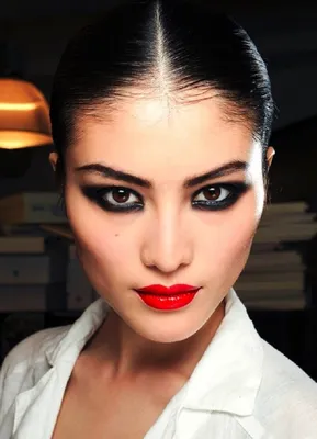 Макияж для нависших век - пошаговое фото + видео | LadyWow.ru - Эффектный  смоки айс | Maquillage smoky, Maquillage, Maquillage yeux