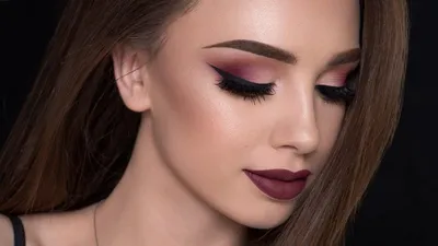 Макияж под бордовое платье | Weinrote lippen, Makeup trends, Dunkelrote  lippen