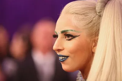 Тетя из сельпо или икона стиля? Как выглядит Леди Гага на премьерах «Дома  Гуччи» - Газета.Ru
