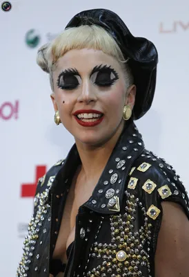 Леди Гага переименовала свой бьюти-бренд и договорилась с Sephora