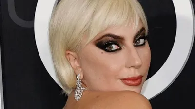 Естественная красота: Леди Гага поразила поклонников новым фото без макияжа