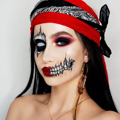 Pirate Queen Had this look planned out for weeks!! I hope you like it just  as much as I do! Pr… | Amazing halloween makeup, Halloween costumes makeup,  Pirate makeup