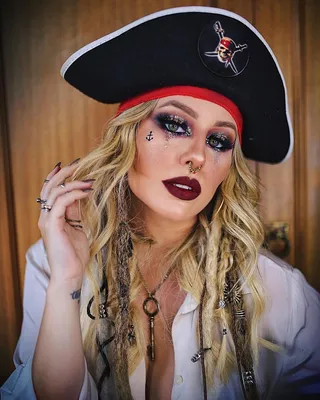 75 Brilliant Halloween Makeup Ideas to Try This Year | Пиратский макияж,  Макияж на хэллоуин, Поделки на хэллоуин