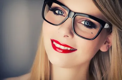 Макияж для тех, кто носит очки | Блог