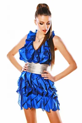 Макияж под синее платье, особенности, необходимая косметика