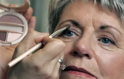 Эти приёмы лучше избегать при создании макияжа после 50 лет | Glamiss | Дзен