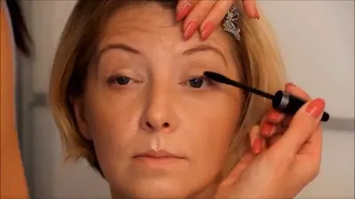 Макияж для женщин после 50 - как правильно красить глаза, губы,  использовать тональную основу - фото | OBOZ.UA