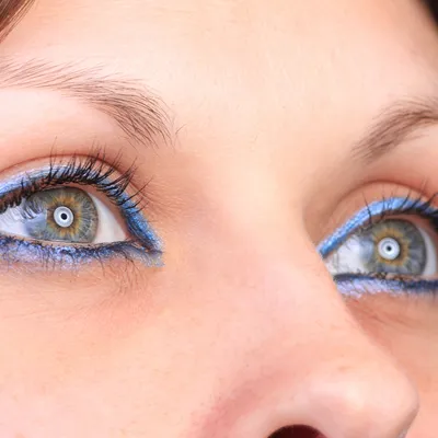 Макияж для синих глаз (50 фото) | Blue eyeshadow, Blue eye makeup, Colorful  eyeshadow
