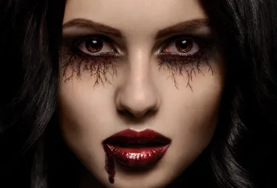 Костюм вампира своими руками на Хэллоуин. Как сделать костюм вампира для  мальчика, девочки | Halloween makeup tutorial, Gothic eye makeup, Halloween  eye makeup