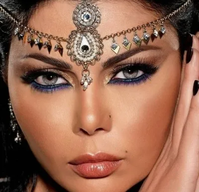 Арабский или восточный макияж вместе с вобс