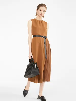 Коллекция Max Mara Pre-Fall 2023 вдохновлена образом современной Мэрилин  Монро. Струящиеся силуэты, платья-футляры, костюмы безупречной… | Instagram