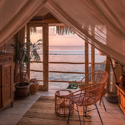 Маленький уютный домик у моря. …» — создано в Шедевруме