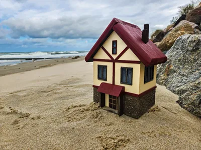 Фотография маленького домика у моря в HD качестве | Маленький домик у моря  Фото №1293786 скачать
