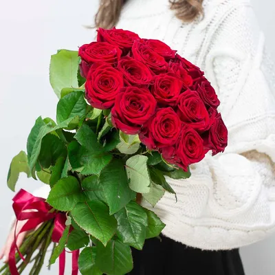 Букет из 51 малиновой розы premium в фиолетовой шляпной коробке - купить в  Москве по цене 5090 р - Magic Flower