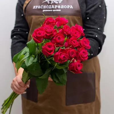Малиновые розы, артикул F1081322 - 3245 рублей, доставка по городу. Flawery  - доставка цветов в Краснодаре