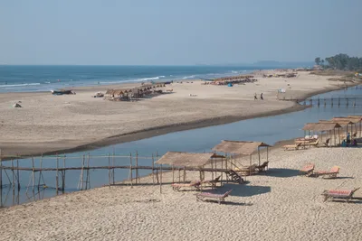 File:Mandrem Beach during the day, Mandrem, Goa, India.jpg - Wikipedia