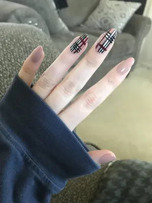 Gelic' nail art: Matte Burberry nails