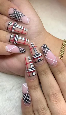 burberry pink nail art 💅🏼💅🏼💅🏼 : r/Nails