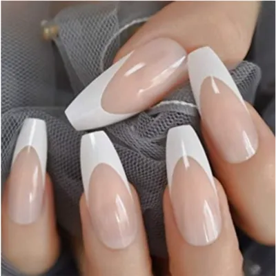 Elena Grama Nail Academy - Французский маникюр и мини дизайн. Белый френч  будет выглядеть гораздо ярче и интереснее, если один из ногтей украсить  мини дизайном. В данном случае вашу фантазию ничто не