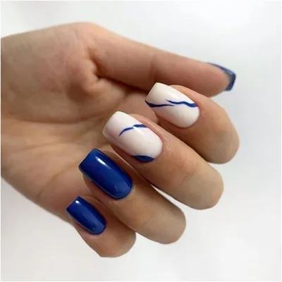 Синий маникюр 2024 - 40 идей самого стильного дизайна ногтей