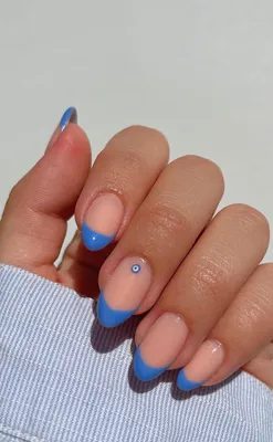 Blue Nails Are Trending Right Now, And They're The Perfect Pop Of Color