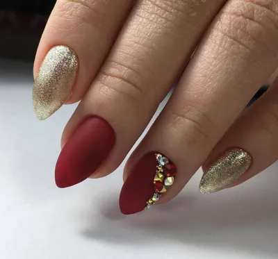 Nail Блогер on Instagram: \"Красный с золотом. Красный от  @black.professionals И его скоро можно будет купить во @vlad_nails_shop ❤️  #ногти #ногти2022 #nails #маникюр #маникюр2022 #дизайнногтей #гельлак  #красивыеногти #ногтидня #топмастеров #ногтики ...